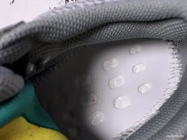 EQ7597 Yeezy 700 Adidas Boost Inertia